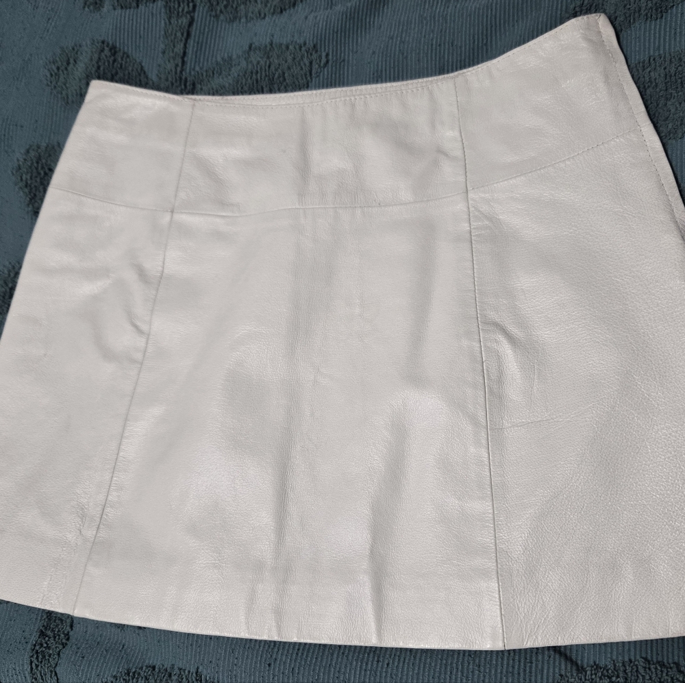 Wilson Leather mini skirt, sz 4, White